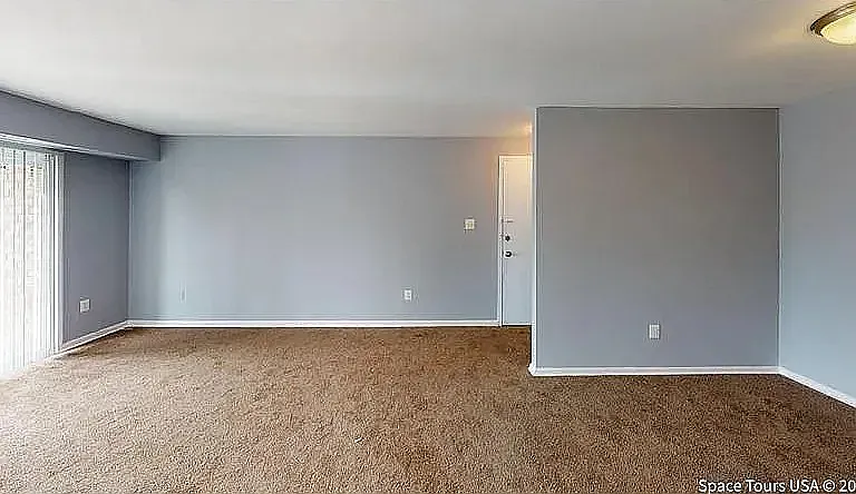 5048 C St SE #10 — Photo 3