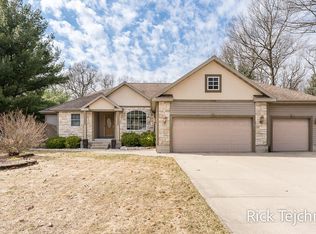 2055 Rambling Oak Dr, Muskegon, MI 49445