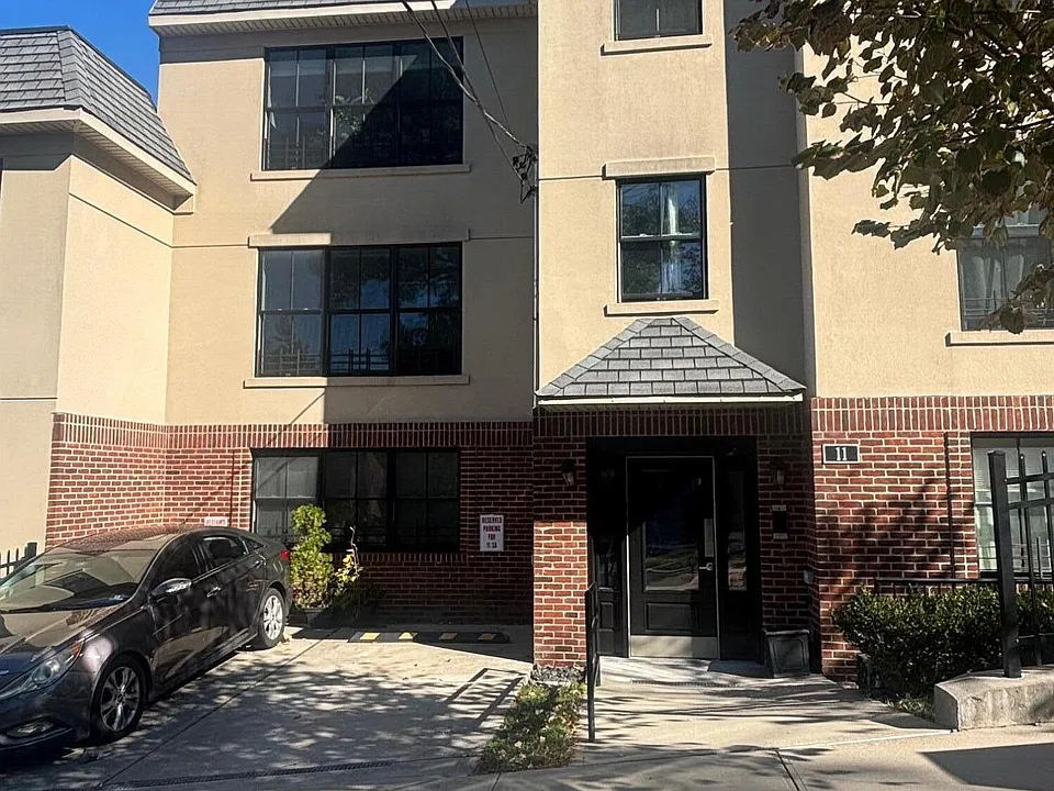 11 Highland Ave #2A