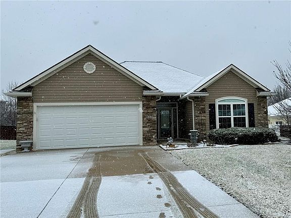 3rd image of 861 Meadowlark Ct