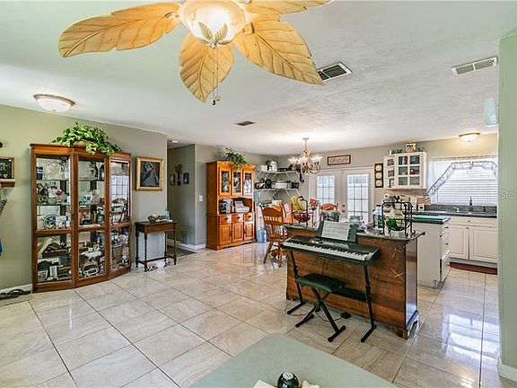 5th image of 11015 Elmhurst Dr