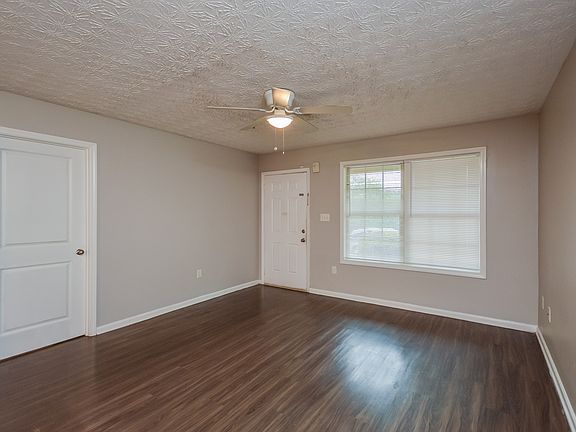 2nd image of 1006 Weatherwood Pl