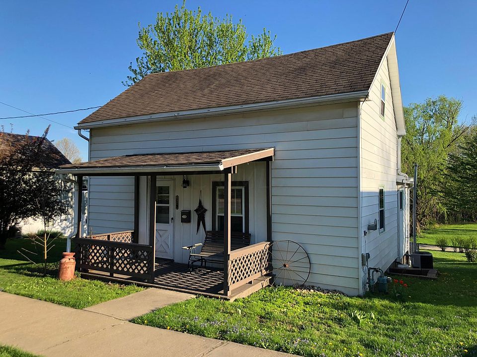 1st image of 204 E Main St