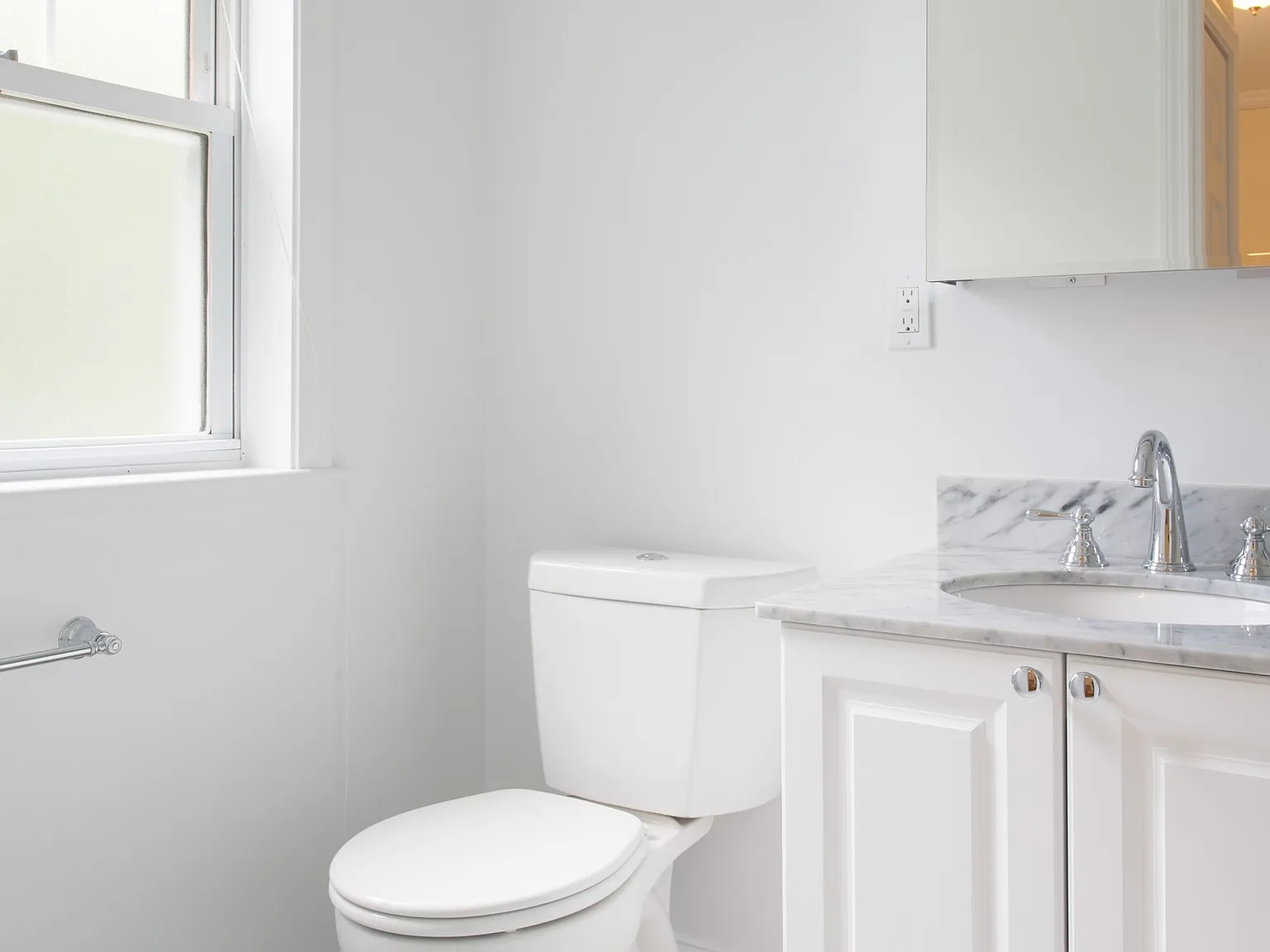 1 bed, 1.5 bath, 984 sqft, $3,130 — Photo 3