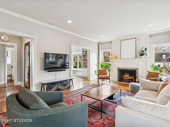 3rd image of 885 Vernon Ave