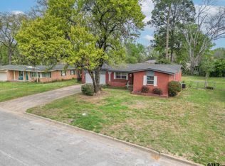 2922 Meadowlark Ln, Tyler, TX 75701