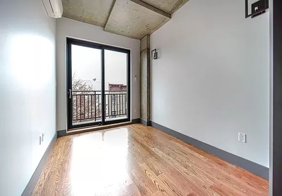 5th image of 896 Willoughby Ave #5C