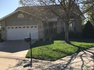 700 Edgewood Ter, Lake Saint Louis, MO 63367