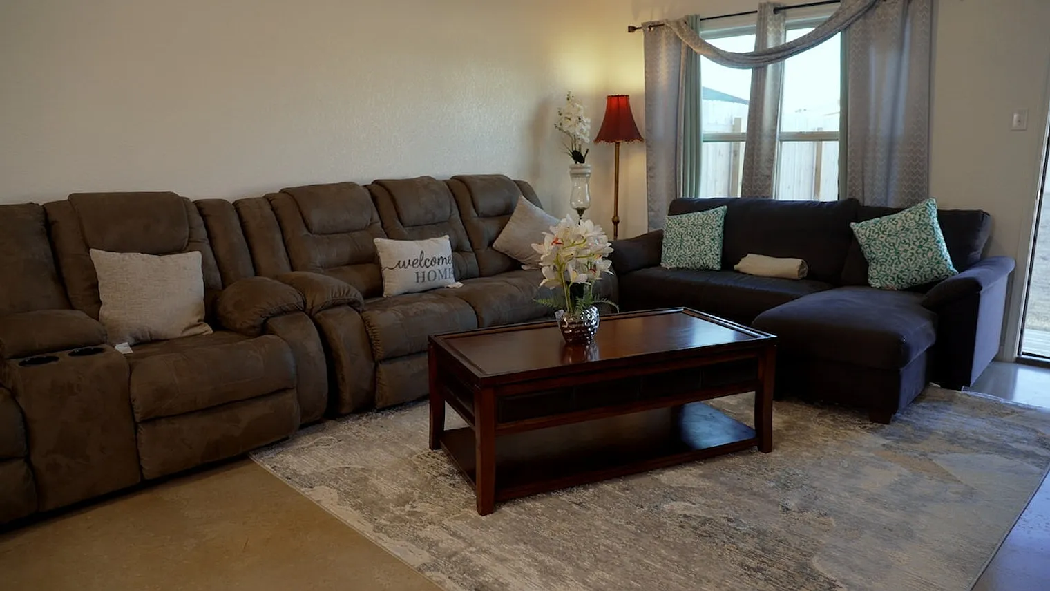 3 bed, 2.0 bath, 1291 sqft, $2,632 — Photo 2