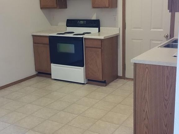 5th image of 909 N Cedar Point Cir