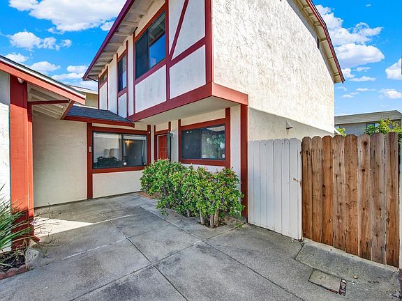 3rd image of 925 Brandon Way