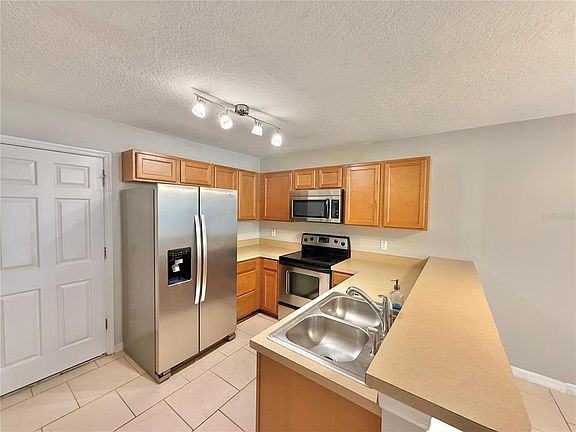 4th image of 609 CRESTING OAK CIRCLE #98