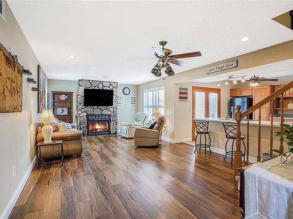 3rd image of 1500 W Esplanade Ave APT 13E