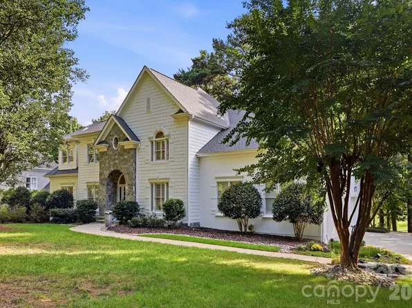 126 Great Point Dr, Mooresville, NC 28117