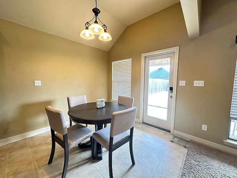 3825 Pickering Pass — Photo 6