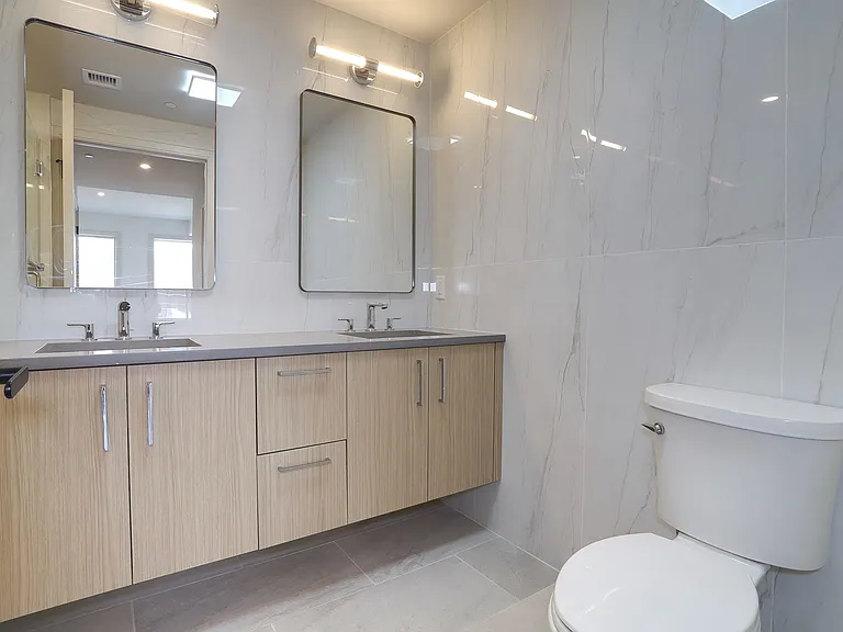 931 Madison St #309 — Photo 13