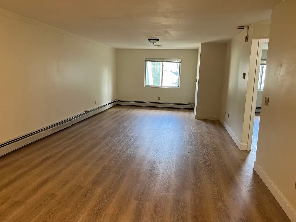 1 bed, 800 sqft, $1,600 — Photo 3