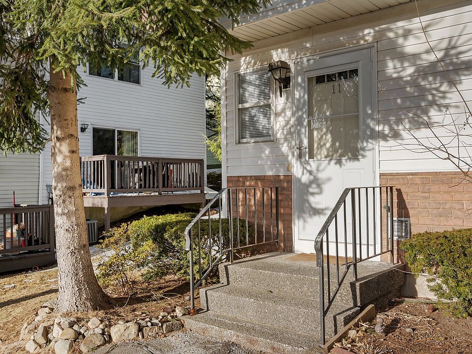1st image of 25 Padanaram Rd APT 11