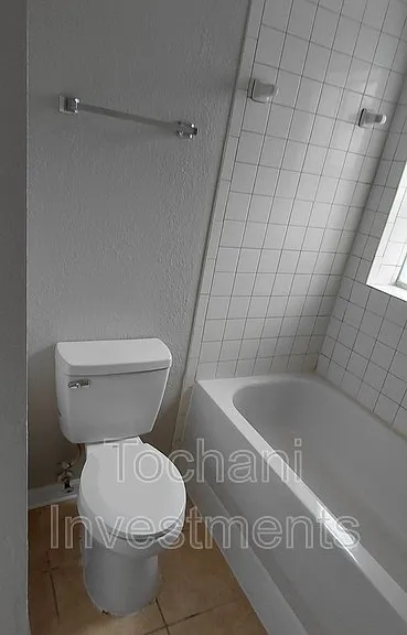 1002 Avenue E — Photo 15
