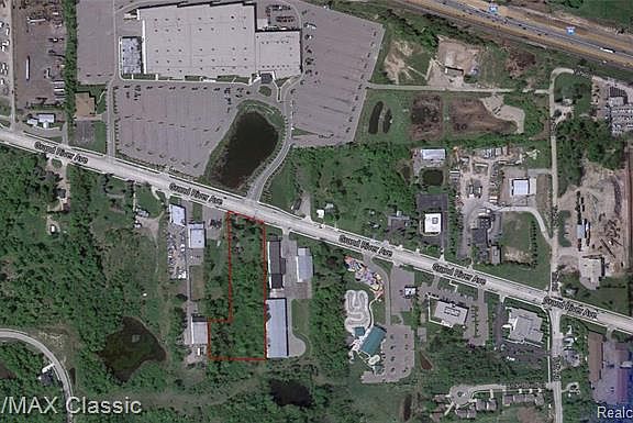 4th image of 46045 Grand River Ave