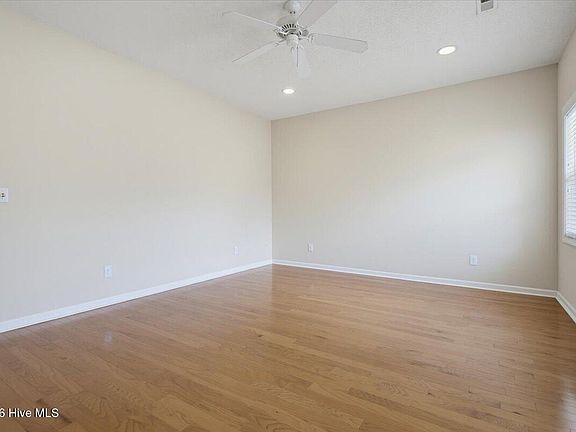 4th image of 101 E Rhode Island Avenue #M