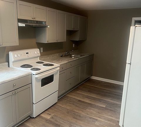 2nd image of 119 E Main St #C