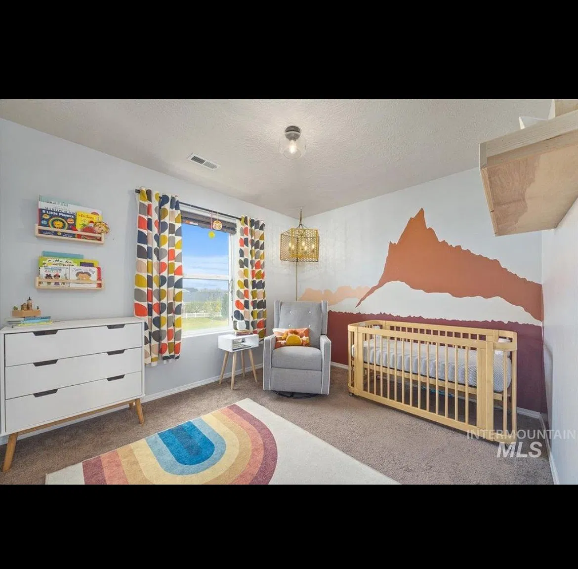 3 bed, 2.5 bath, 1717 sqft, $3,200 — Photo 2