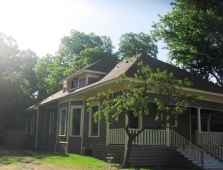 3rd image of 1811 Fairmount Ave