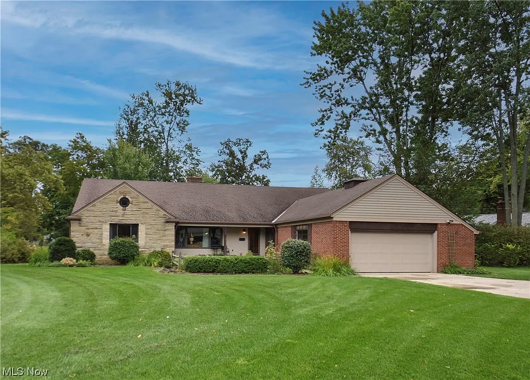 23135 Maybelle Dr photo 1