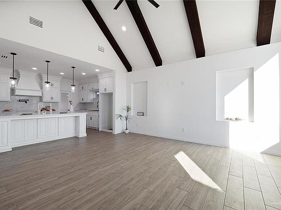 3rd image of 2316 Zinnia St