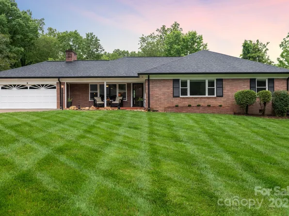 306 Tremont Park Cir SE, Lenoir, NC 28645