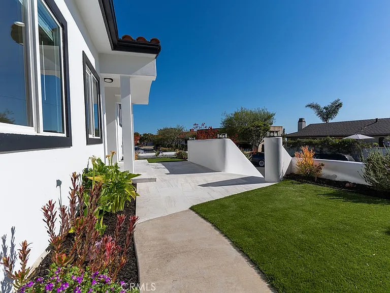 2850 Zell Dr — Photo 8