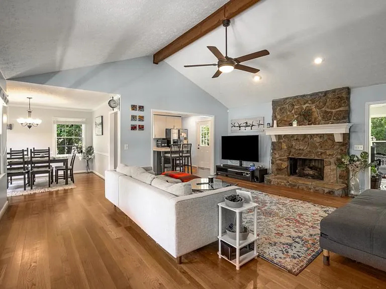 2795 Bentwood Dr — Photo 5