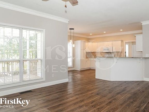 2nd image of 2795 Meadow Gate Way