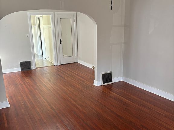 4th image of 68 Jenny Ln