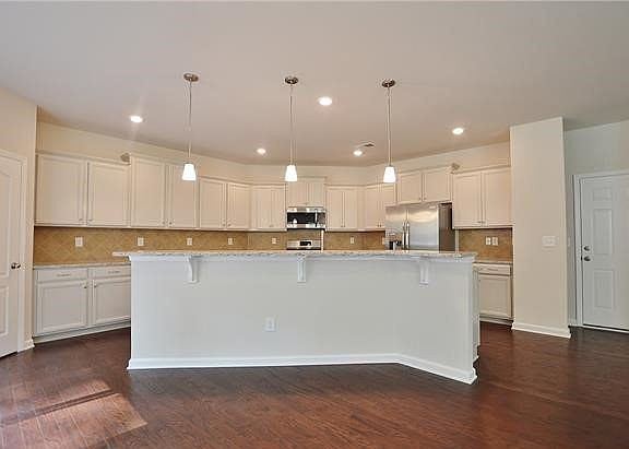 3rd image of 16315 Palisades Commons Dr