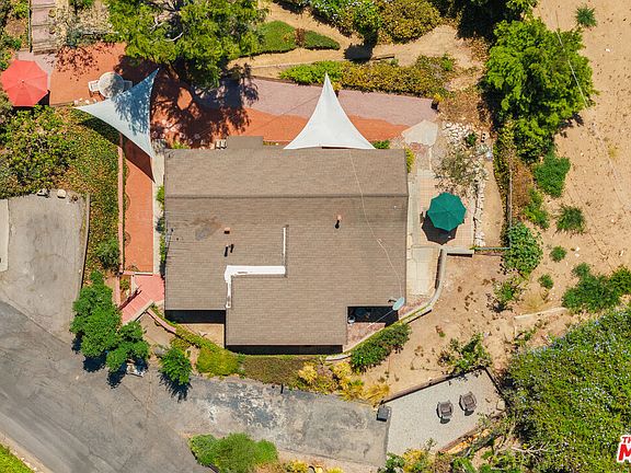 3rd image of 3104 Roderick Pl