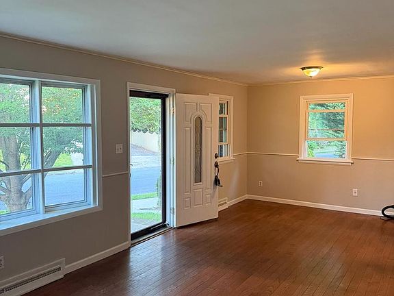 3rd image of 11 Scotland Rd