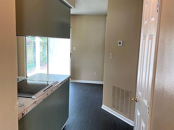4th image of 135 Blue Pool Dr