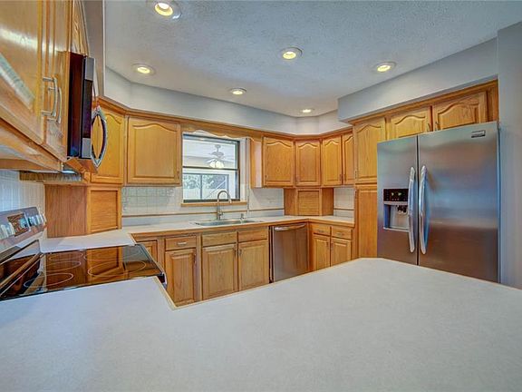 4th image of 2466 SE Alden St