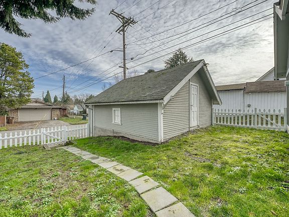 4th image of 402 1/2 S 57th St