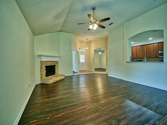 4th image of 205 Brookdale Dr