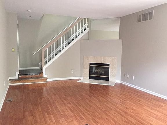 living room w/ gas firepl
