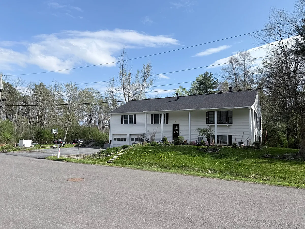 Building Photo - 33 Meadowlark Dr