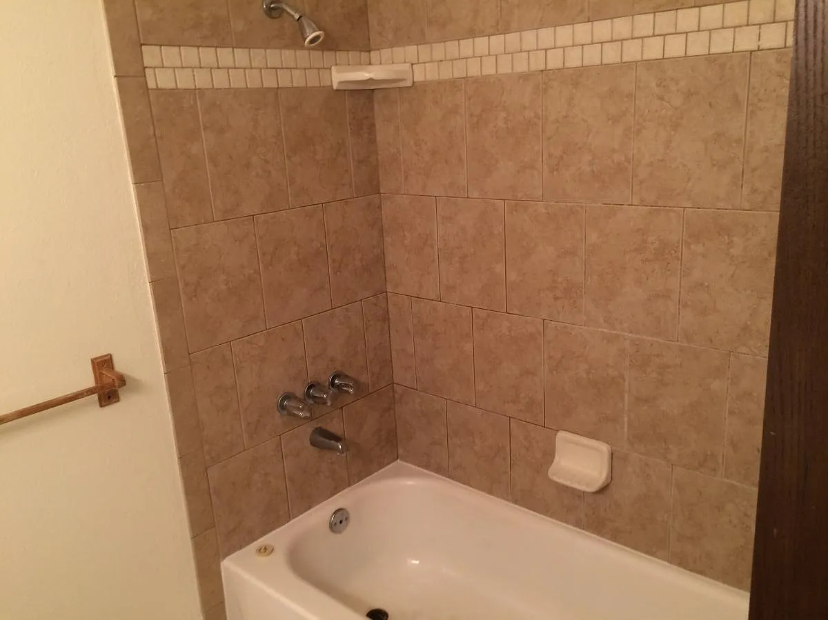 3 bed, 1918 sqft, $2,995 — Photo 4