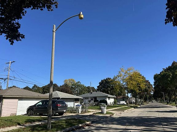 4th image of 5905 N 84th St