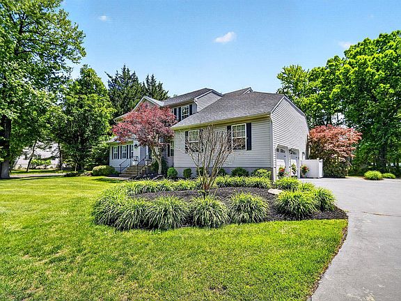 5th image of 28 Arnold Ln