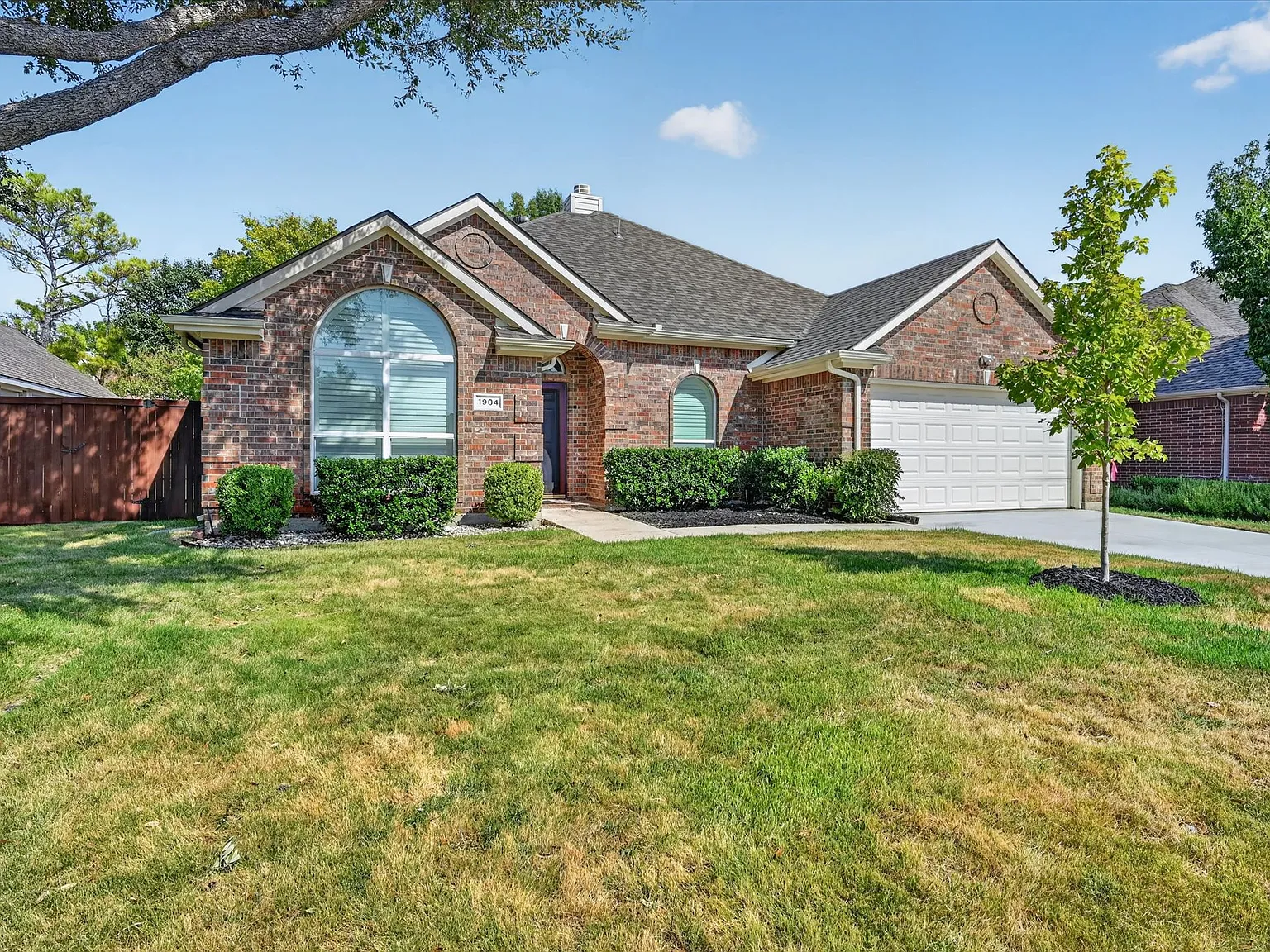 4 bed, 2222 sqft, $3,200 — Photo 1