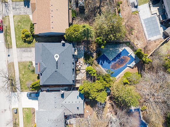 2nd image of 62 Fourwinds Rd