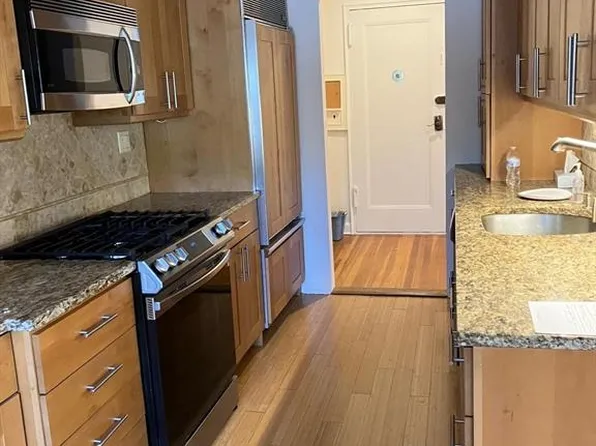 162-41 Powells Cove Boulevard image 4 of 12